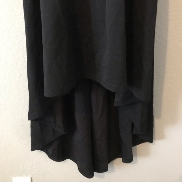 Waterfall hem party dress flutter sleeves v neckline. - Picture 3 of 4